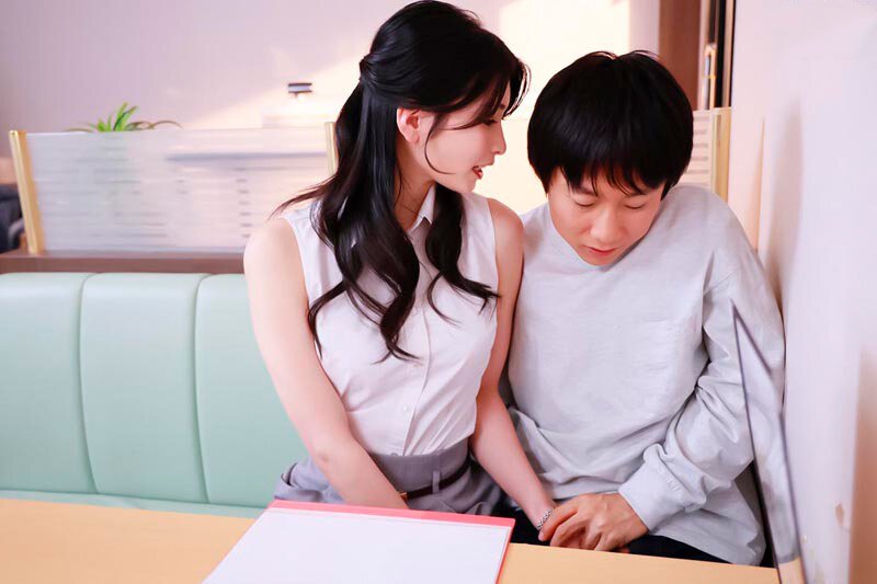 Em nhân viên bất động sản với tuyệt chiêu ký hợp đồng sẽ được địt em